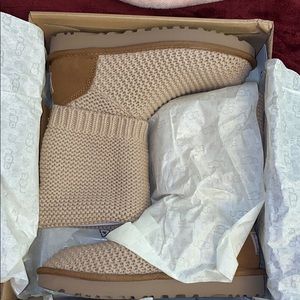 BRAND NEW UGG CARDY